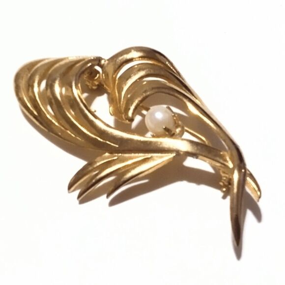 Vintage Brooks Gold Tone and Genuine Pearl Freeform Brooch - Picture 3 of 6
